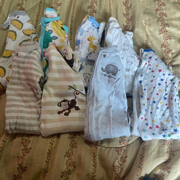 Huge Baby Boy Clothes Lot Nike Carters Gerber 128 Pc Tops Pants Pajamas 6 9 12 M - Picture 6 of 14